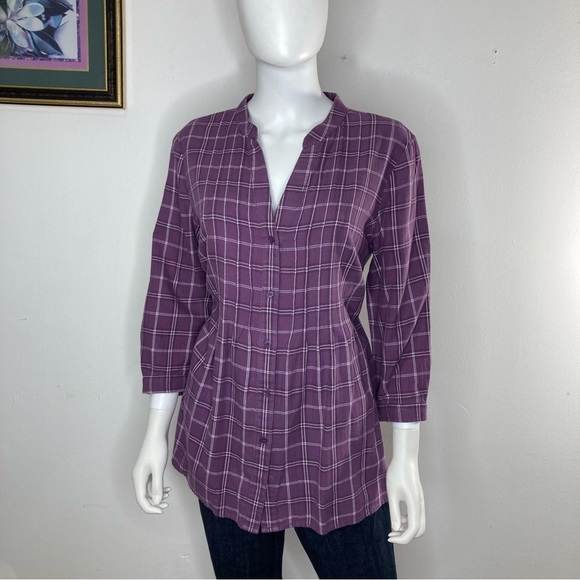 St. John's Bay Tops - St. Johns bay women’s button‎ up shirt